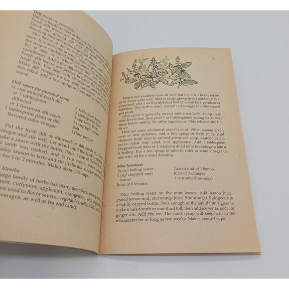 Vintage Booklet Cooking with Herbs Reader's Digest 1978 Recipes - Picture 4 of 8